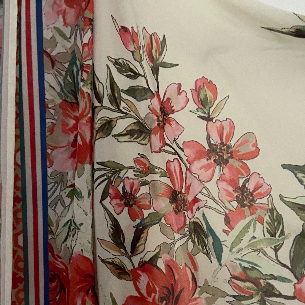 Forever 21 Sheer Floral Open-Front Kimono in Ivory, Coral & Green - Picture 4 of 8
